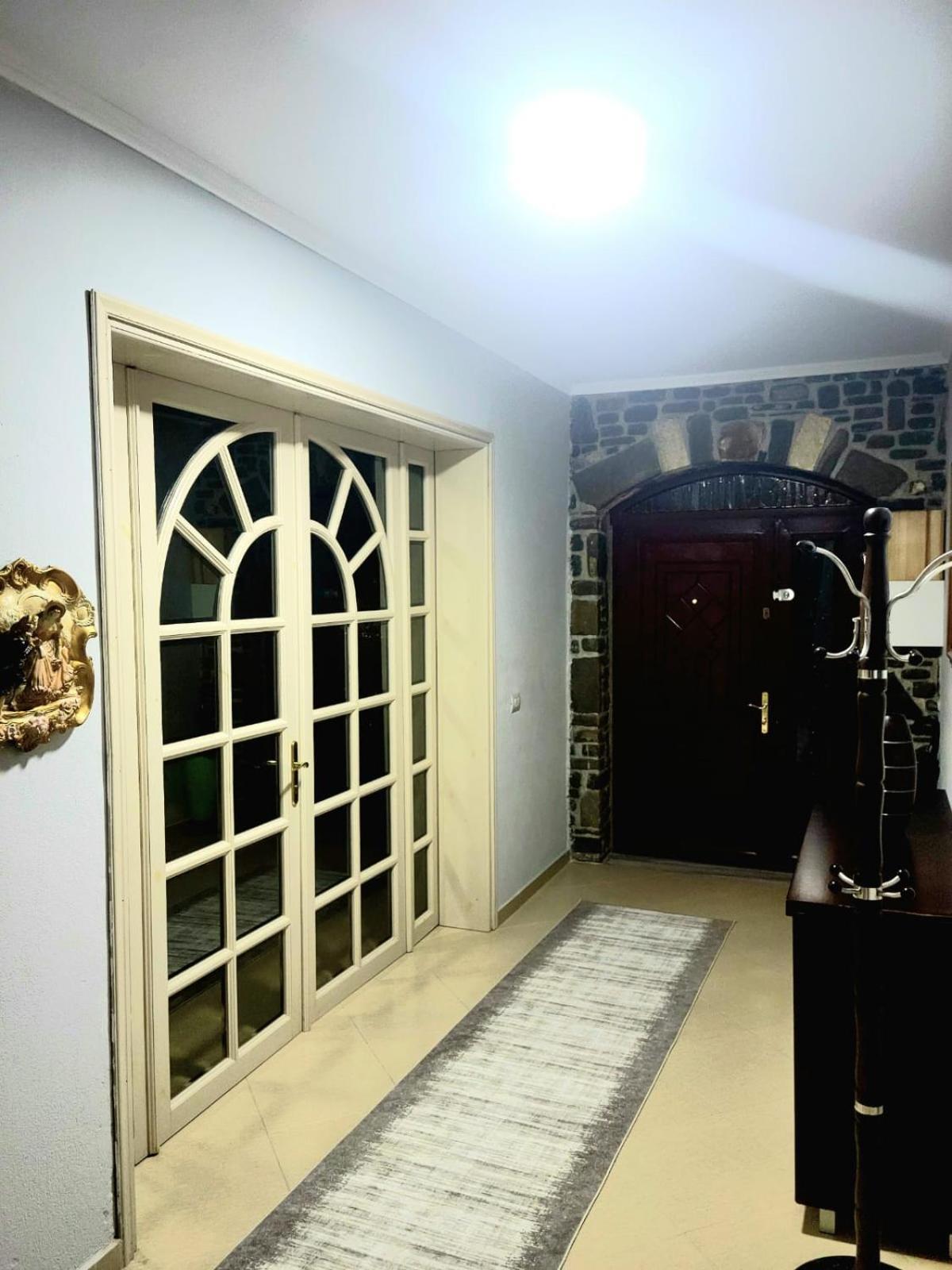 Villa Llanaj เบราท ภายนอก รูปภาพ